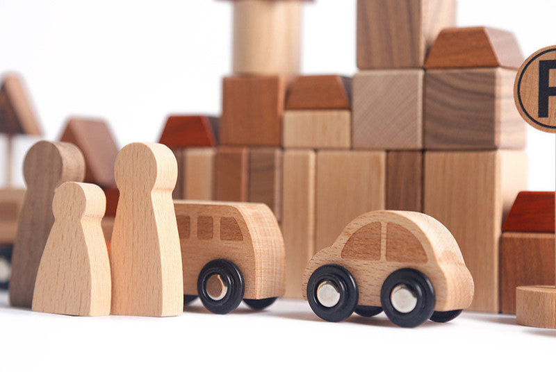 Holz Eisenbahn mit Stadtbausteinen